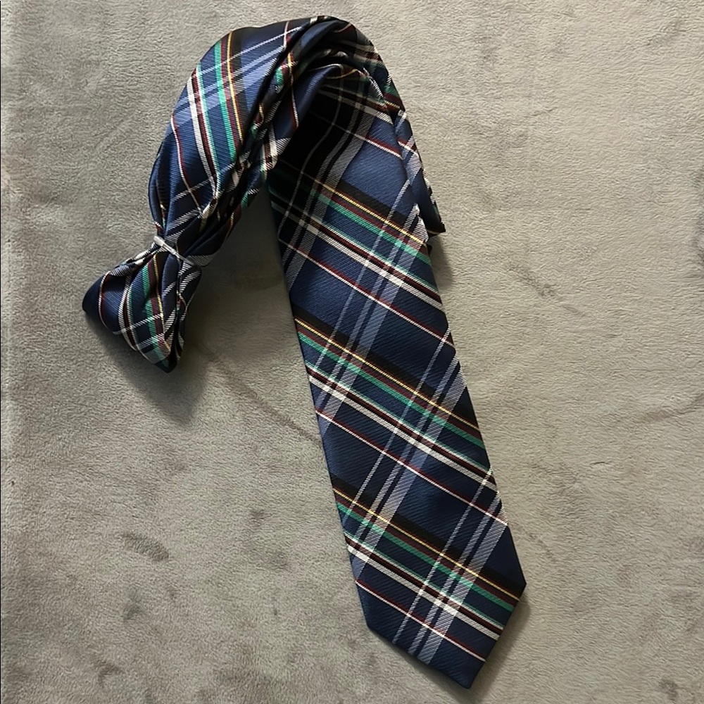🔥Elegant Navy Silk Tie with Subtle Stripes NWOT